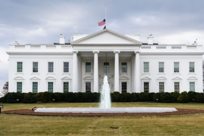 Casa Branca suspende cancelamento de gastos com assistência e evita crise social nos EUA