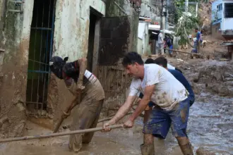 Chuvas levaram 94 municípios brasileiros a decretarem situação de emergência, neste verão Chuvas levaram 94 municípios brasileiros a decretarem situação de emergência, neste verão