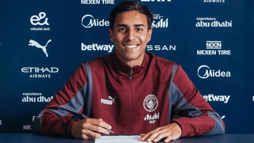 Manchester City anuncia contratação de Vitor Reis, zagueiro do Palmeiras