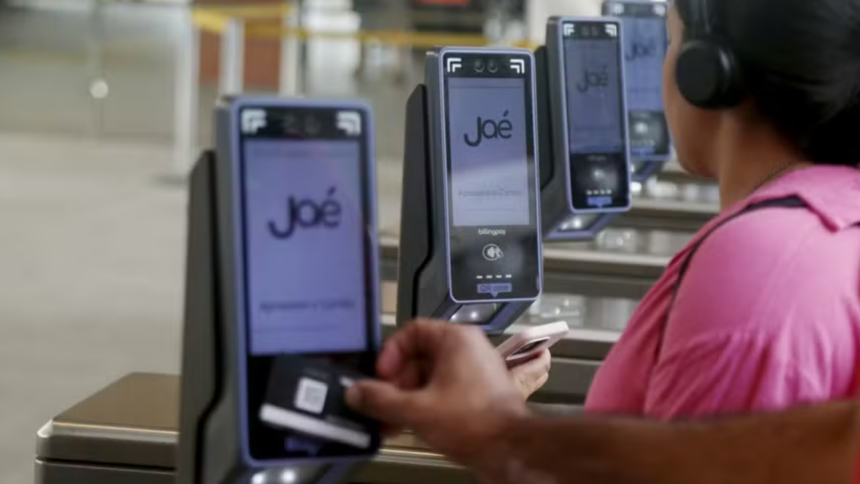 Eduardo Paes chama a Fetranspor de máfia e anuncia adiamento do Jáé: entenda a polêmica Eduardo Paes chama a Fetranspor de máfia e anuncia adiamento do Jáé: entenda a polêmica