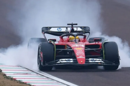 Lewis Hamilton se envolve em acidente e bate Ferrari durante testes da F1 em Barcelona
