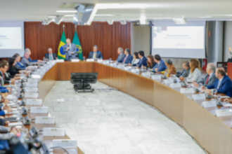Lula Dá Bronca em Reunião Ministerial e Pressiona por Resultados em 2025 Lula Dá Bronca em Reunião Ministerial e Pressiona por Resultados em 2025