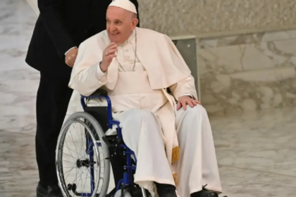 Papa Francisco Sofre Queda e Machuca o Braço Direito, Informa Vaticano