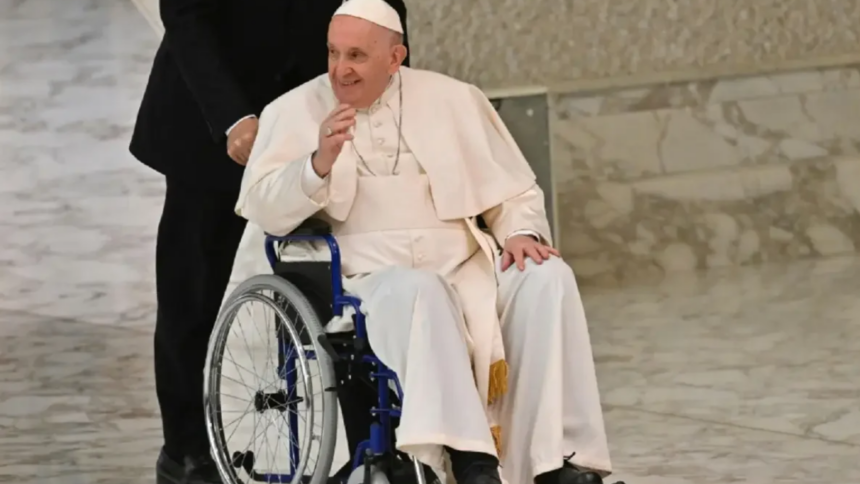 Papa Francisco Sofre Queda e Machuca o Braço Direito, Informa Vaticano Papa Francisco Sofre Queda e Machuca o Braço Direito, Informa Vaticano