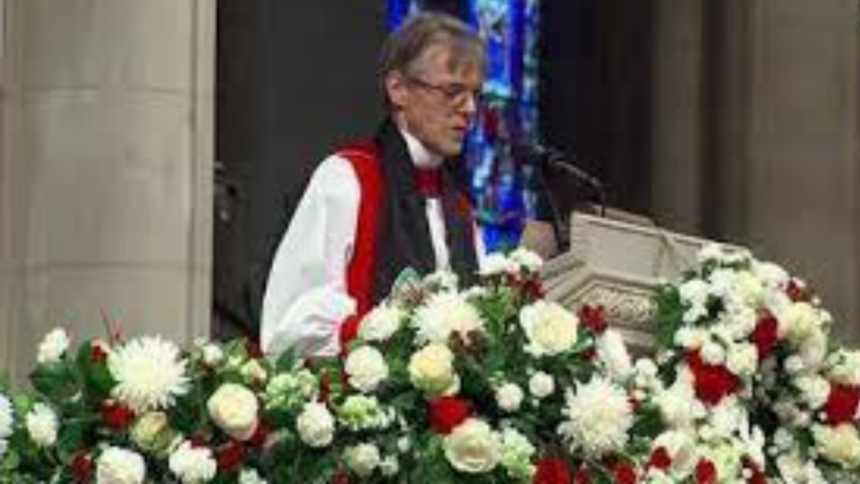 Quem é a Bispa que Pediu Misericórdia a Trump por Imigrantes e LGBT+ Quem é a Bispa que Pediu Misericórdia a Trump por Imigrantes e LGBT+