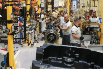 Taxas de juros altas prejudicam construção civil; entenda