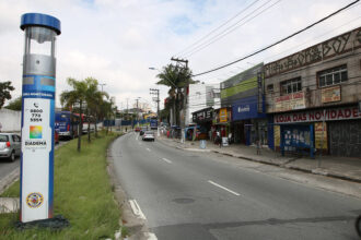 Totens de segurança: entenda como funciona o dispositivo que virou tendência nos municípios brasileiros Totens de segurança: entenda como funciona o dispositivo que virou tendência nos municípios brasileiros