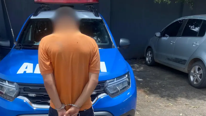 Após furtar em loja no Bairro Dona Fíica, homem é detido por policial de folga Após furtar em loja no Bairro Dona Fíica, homem é detido por policial de folga