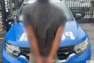 Briga violenta próximo a rodoviária deixa homem inconsciente após ser agredido com garrafa Briga violenta próximo a rodoviária deixa homem inconsciente após ser agredido com garrafa