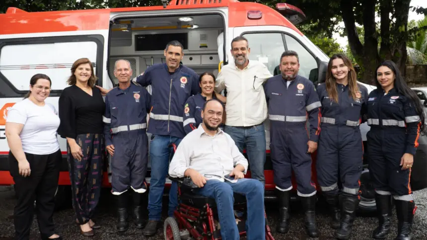 Em apenas 16 dias de gestão, Renato de Castro entrega ambulância nova para atender a saúde de Goianésia