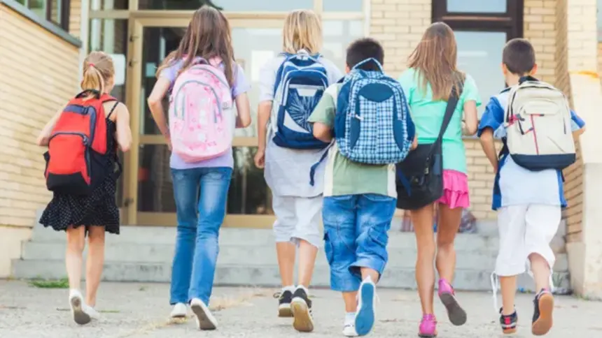 Fim das férias: Aulas retornam nesta segunda-feira Fim das férias: Aulas retornam nesta segunda-feira