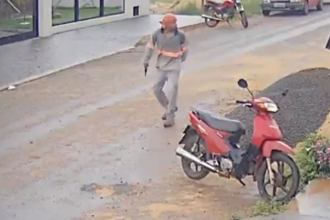 Homem é preso pela CPE por tentativa de homicídio, tráfico de drogas e posse ilegal de arma de fogo Homem é preso pela CPE por tentativa de homicídio, tráfico de drogas e posse ilegal de arma de fogo