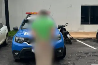 Homem é preso por violência doméstica no Centro de Goianésia após agredir esposa com fio Homem é preso por violência doméstica no Centro de Goianésia após agredir esposa com fio