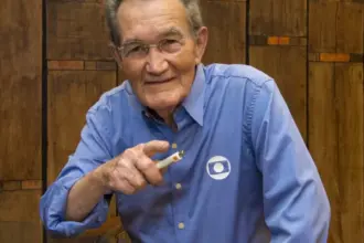 Morre Léo Batista: A voz marcante do jornalismo esportivo brasileiro nos deixa aos 92 anos