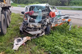 Motorista que fazia escolta para caminhão que transportava carga excedente morre em acidente na BR-414 Motorista que fazia escolta para caminhão que transportava carga excedente morre em acidente na BR-414