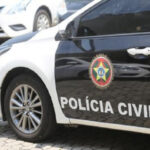 Mulher de 63 anos é morta por tiro acidental na zona norte do Rio de Janeiro Mulher de 63 anos é morta por tiro acidental na zona norte do Rio de Janeiro