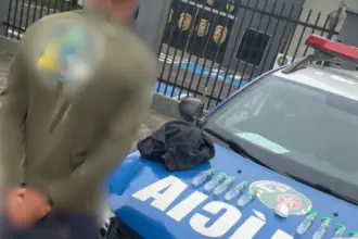 Polícia prende homem com cocaína e lança-perfume no leste de Goianésia Polícia prende homem com cocaína e lança-perfume no leste de Goianésia