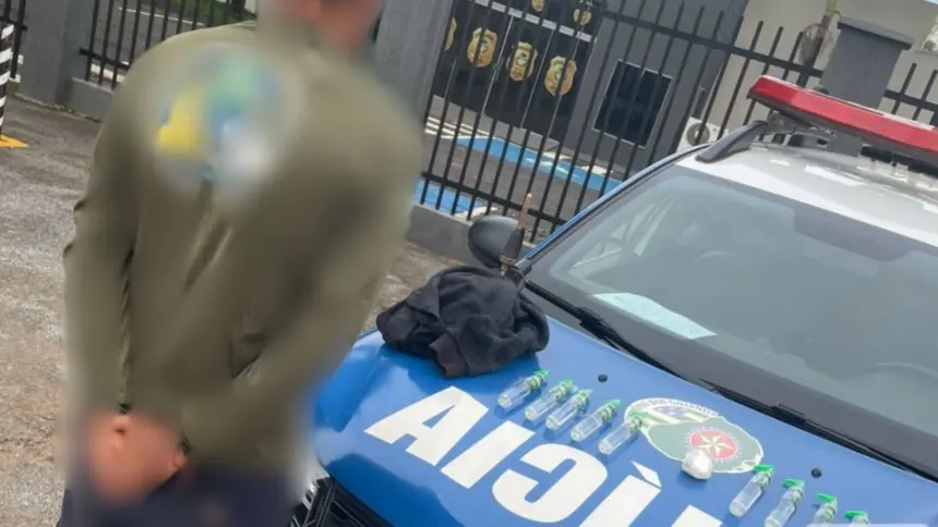 Polícia prende homem com cocaína e lança-perfume no leste de Goianésia Polícia prende homem com cocaína e lança-perfume no leste de Goianésia