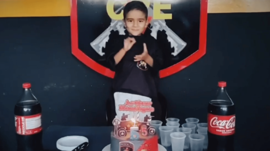 Policiais da CPE realizam sonho de criança, que comemora aniversário na base militar Policiais da CPE realizam sonho de criança, que comemora aniversário na base militar