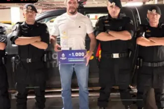 Policial da CPE de Goianésia é campeão de Jiu-Jitsu e recebe Prêmio PODIUM 2024 Policial da CPE de Goianésia é campeão de Jiu-Jitsu e recebe Prêmio PODIUM 2024