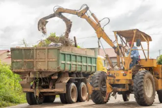 Prefeitura realiza Mutirão de Limpeza no Residencial Colina Park Prefeitura realiza Mutirão de Limpeza no Residencial Colina Park