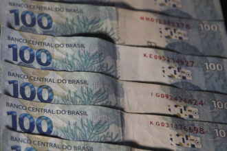 Brasil atinge 50,1% de lares nas classes C e superiores com aumento de renda Brasil atinge 50,1% de lares nas classes C e superiores com aumento de renda