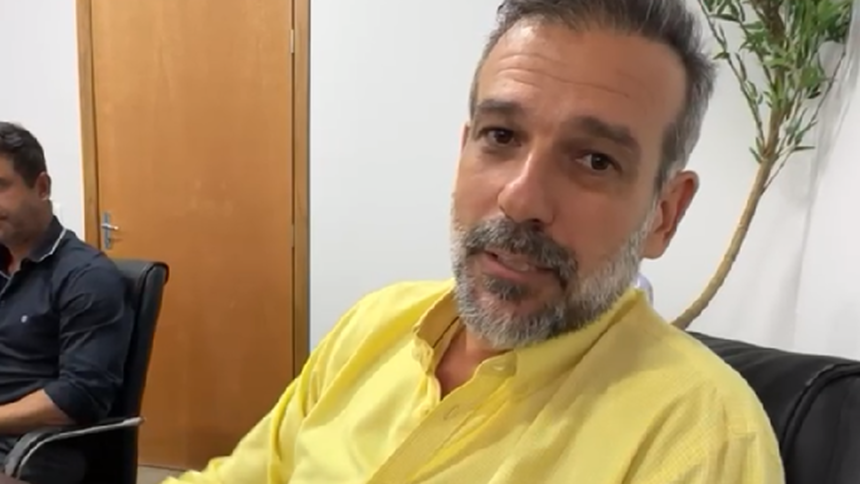 Renato de Castro anuncia coleta de lixo até meia-noite dentro do programa “Recupera Goianésia” Renato de Castro anuncia coleta de lixo até meia-noite dentro do programa “Recupera Goianésia”