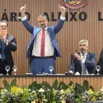Renato de Castro e Luciana Naves tomam posse em Goianésia, como prefeito e vice Renato de Castro e Luciana Naves tomam posse em Goianésia, como prefeito e vice