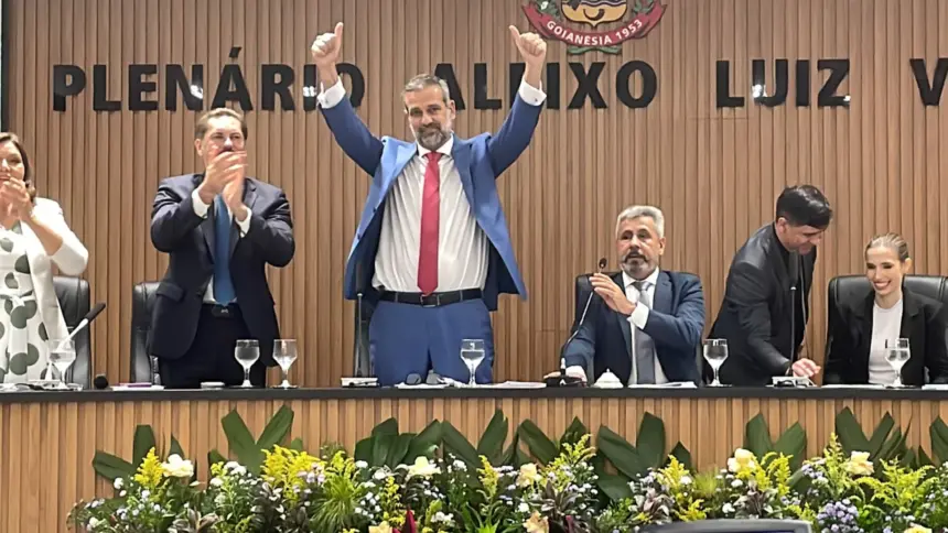 Renato de Castro e Luciana Naves tomam posse em Goianésia, como prefeito e vice