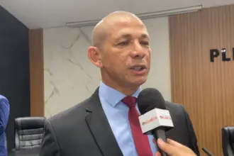 Sargento Santos assume cadeira na Câmara Municipal de Goianésia Sargento Santos assume cadeira na Câmara Municipal de Goianésia