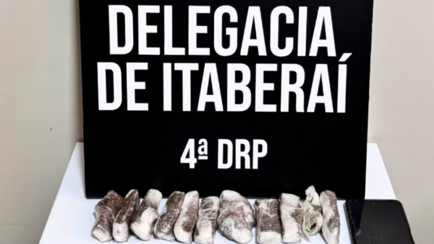 PCGO prende homem em flagrante por tráfico de drogas e corrupção de menores em Itaberaí PCGO prende homem em flagrante por tráfico de drogas e corrupção de menores em Itaberaí