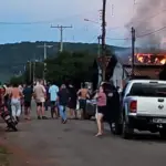 Urgente: Incêndio de grande proporção atinge residência em Juscelândia Urgente: Incêndio de grande proporção atinge residência em Juscelândia
