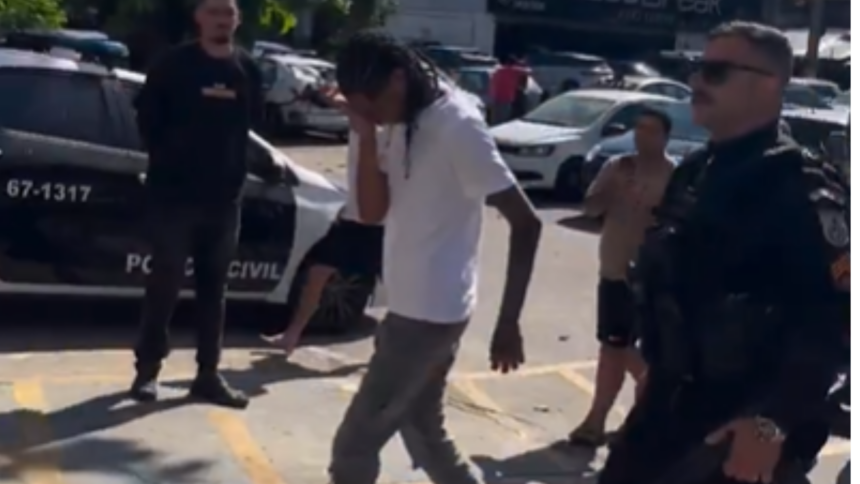 Rapper Oruam é detido no Rio de Janeiro e deixa delegacia após depoimento Rapper Oruam é detido no Rio de Janeiro e deixa delegacia após depoimento