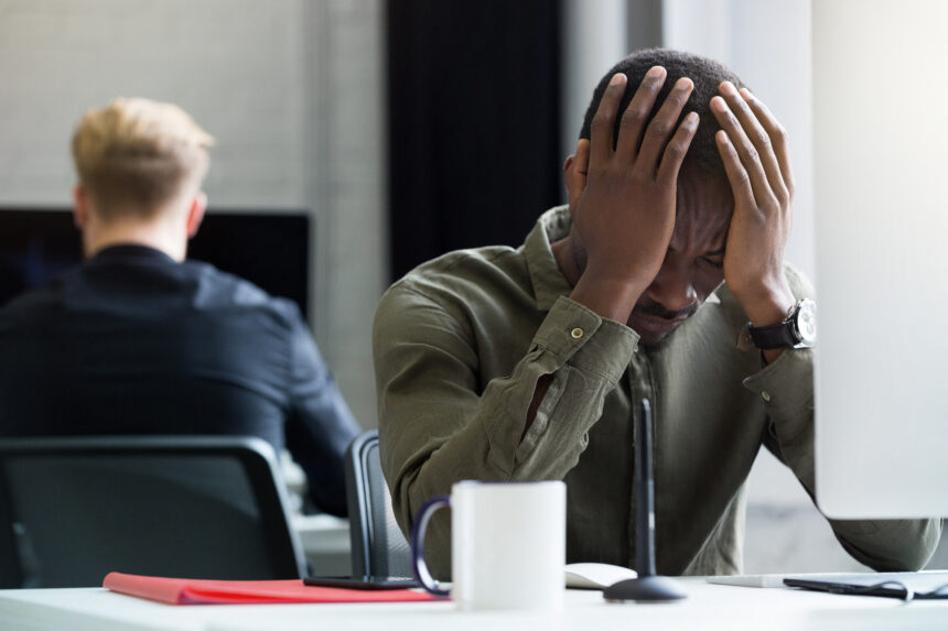 Afastamento do trabalho por transtornos mentais ultrapassaram 400 mil em 2024 Afastamento do trabalho por transtornos mentais ultrapassaram 400 mil em 2024