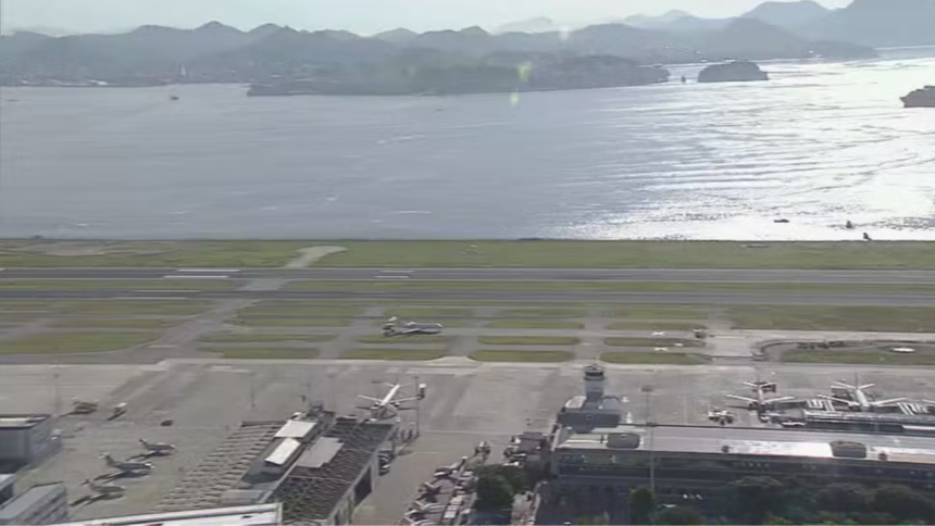 Avião da Latam Arremete para Desviar de Embarcação no Santos Dumont