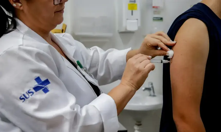 Dengue: MS recomenda remanejar doses da vacina a municípios não contemplados ou ampliar faixas etárias Dengue: MS recomenda remanejar doses da vacina a municípios não contemplados ou ampliar faixas etárias