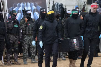 Hamas entrega corpo de Shiri Bibas à Cruz Vermelha após polêmica com Israel