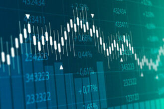 Ibovespa fecha última sessão acima dos 124 mil pontos