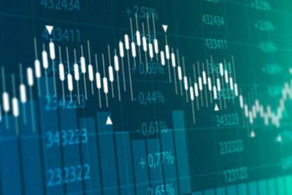 Ibovespa fecha última sessão acima dos 124 mil pontos