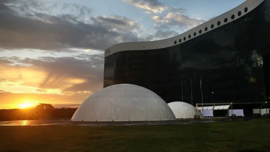 Lei da Ficha Limpa: Como a Legislação Impactou a Política Brasileira nos Últimos 10 Anos Lei da Ficha Limpa: Como a Legislação Impactou a Política Brasileira nos Últimos 10 Anos