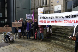 Cirurgião na França Enfrenta Julgamento por Abuso Sexual Contra 299 Menores