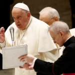 Papa Francisco enfrenta resistência ao tentar cortar gastos no orçamento do Vaticano