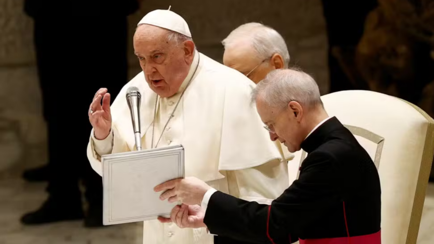 Papa Francisco enfrenta resistência ao tentar cortar gastos no orçamento do Vaticano Papa Francisco enfrenta resistência ao tentar cortar gastos no orçamento do Vaticano