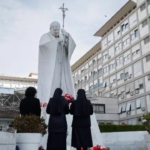 Papa Francisco tem Noite Tranquila no Hospital: Atualização Sobre Sua Saúde