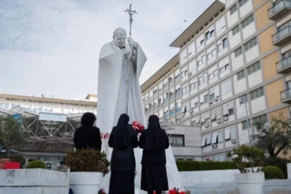 Papa Francisco tem Noite Tranquila no Hospital: Atualização Sobre Sua Saúde