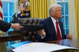 União Europeia responderá a tarifas de Trump: impactos no comércio global