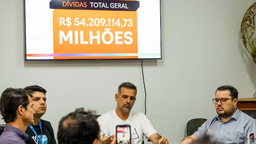 Dívida de R$ 54 milhões; cortes que somam mais de R$ 480 mil e investimentos de R$ 4 milhões, marca os primeiros meses de mandato de Renato