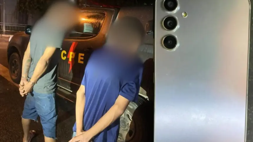 Dupla é detida com aparelho celular furtado no Bairro Nova Aurora Dupla é detida com aparelho celular furtado no Bairro Nova Aurora
