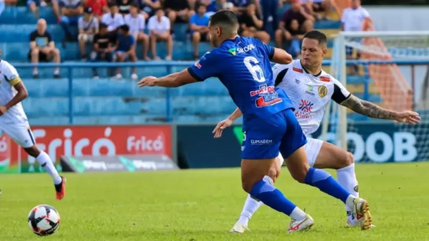 Goianésia perde pênalti, tropeça mais uma vez em casa e continua na lanterna do Goianão Goianésia perde pênalti, tropeça mais uma vez em casa e continua na lanterna do Goianão