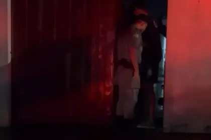 Homem é morto com golpes de faca pela companheira no Jardim Ana Edith, em Jaraguá